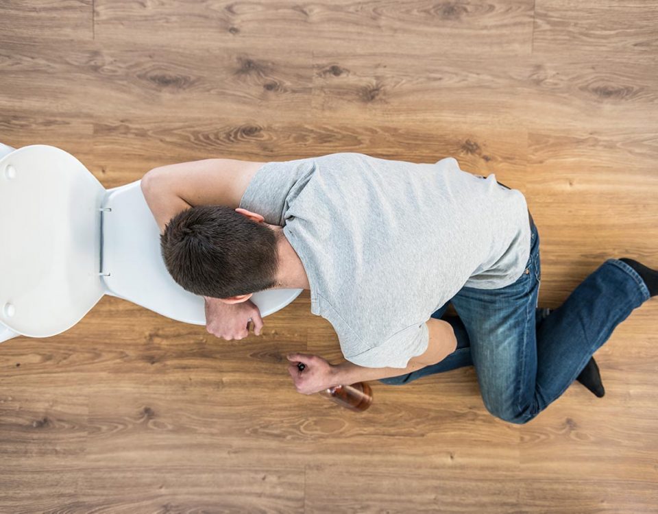Signs of Alcohol Poisoning & What to Do